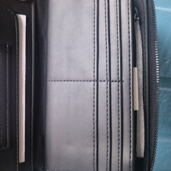 Betsey Johnson Black Embossed Travel Wallet - Picture 10 of 16